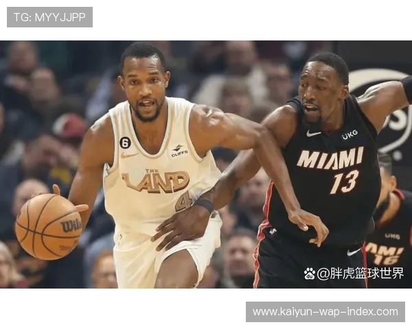 骑士米切尔挡拆进攻高效 莫布利换防能力价值凸显